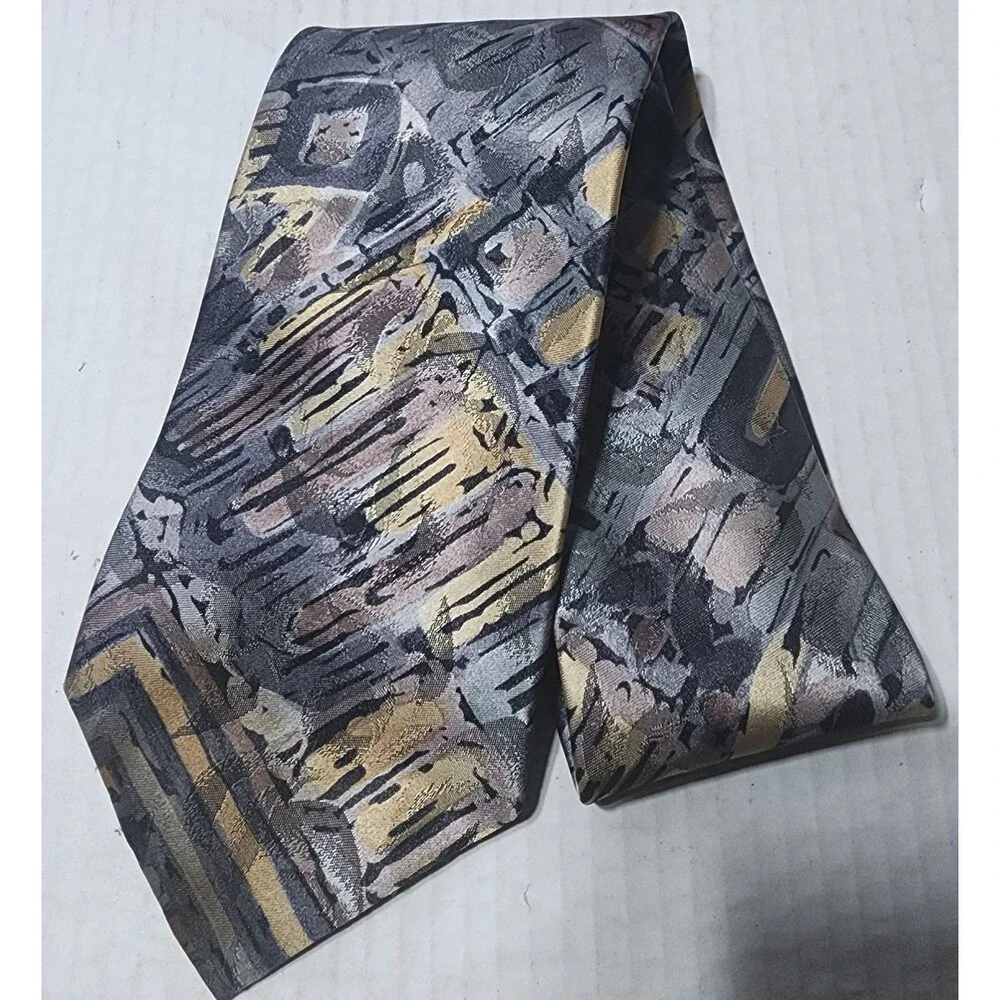 Rivetz of Boston All Silk Abstract Men's Necktie Length 54